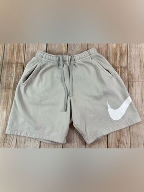 Mens Nike Sportswear Club Graphic Fleece Cream Shorts BV2721 Size Small